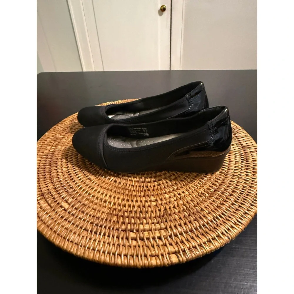 Dexflex Comfort Womens Black Wedge Pumps Matte Patent Accent Round Toe Size 7.5W